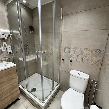 Apartment Con Bano Privado Frente Al Metro L5 Barcelona-hospitalet *