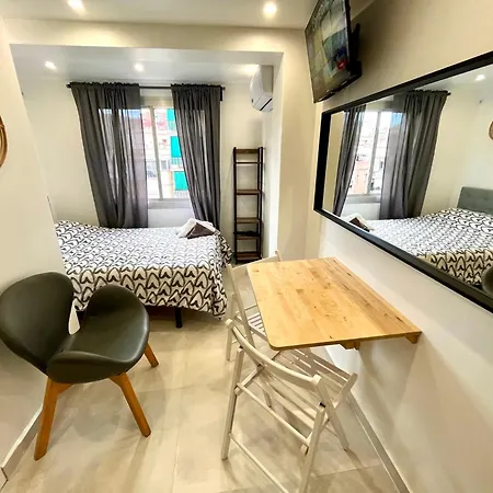 Apartment Con Bano Privado Frente Al Metro L5 Barcelona-hospitalet L'Hospitalet de Llobregat