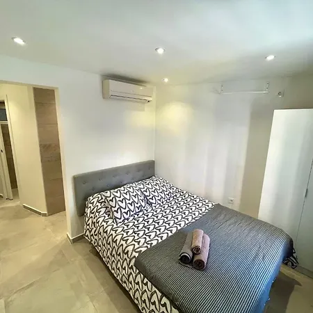 Con Bano Privado Frente Al Metro L5 Barcelona-hospitalet Apartment *