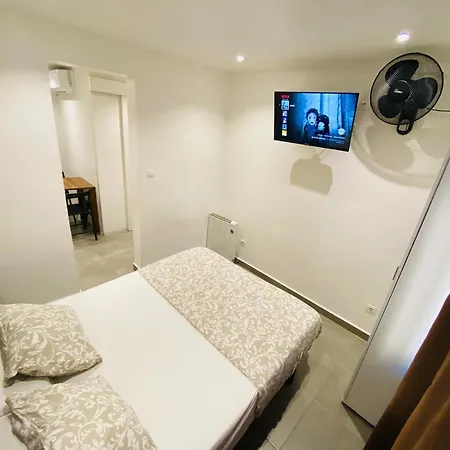 Con Bano Privado Frente Al Metro L5 Barcelona-hospitalet Apartment L’Hospitalet de Llobregat