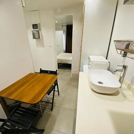 Con Bano Privado Frente Al Metro L5 Barcelona-hospitalet * L’Hospitalet de Llobregat
