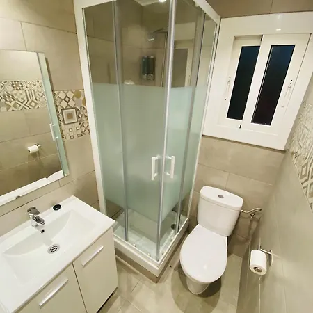 Con Bano Privado Frente Al Metro L5 Barcelona-hospitalet Apartment L’Hospitalet de Llobregat