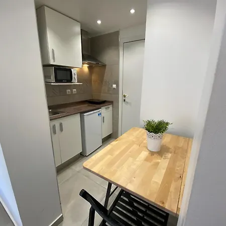 Apartment Con Bano Privado Frente Al Metro L5 Barcelona-hospitalet L’Hospitalet de Llobregat