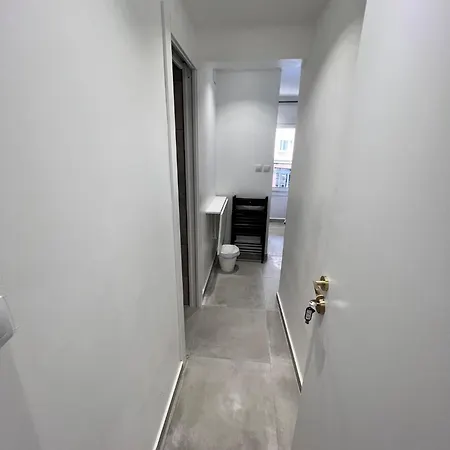 Con Bano Privado Frente Al Metro L5 Barcelona-hospitalet * L’Hospitalet de Llobregat