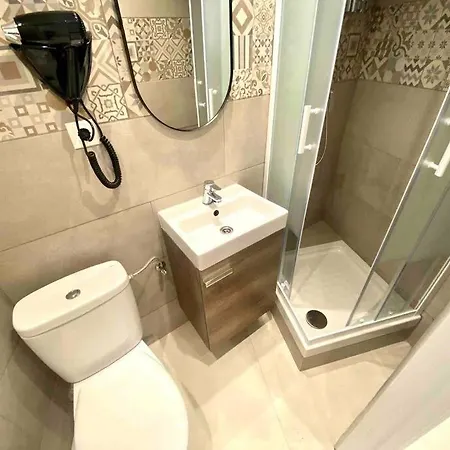 Apartment Con Bano Privado Frente Al Metro L5 Barcelona-hospitalet L’Hospitalet de Llobregat