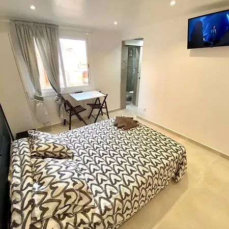 Con Bano Privado Frente Al Metro L5 Barcelona-hospitalet * L’Hospitalet de Llobregat