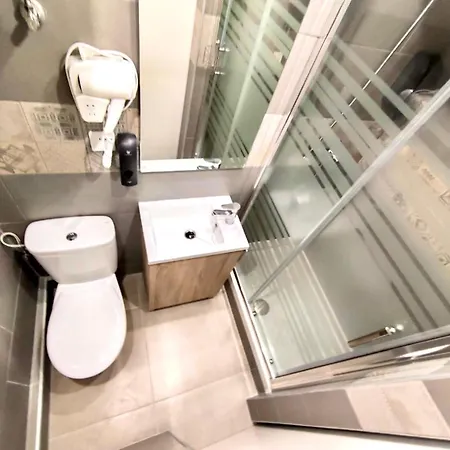 Apartment Con Bano Privado Frente Al Metro L5 Barcelona-hospitalet L’Hospitalet de Llobregat